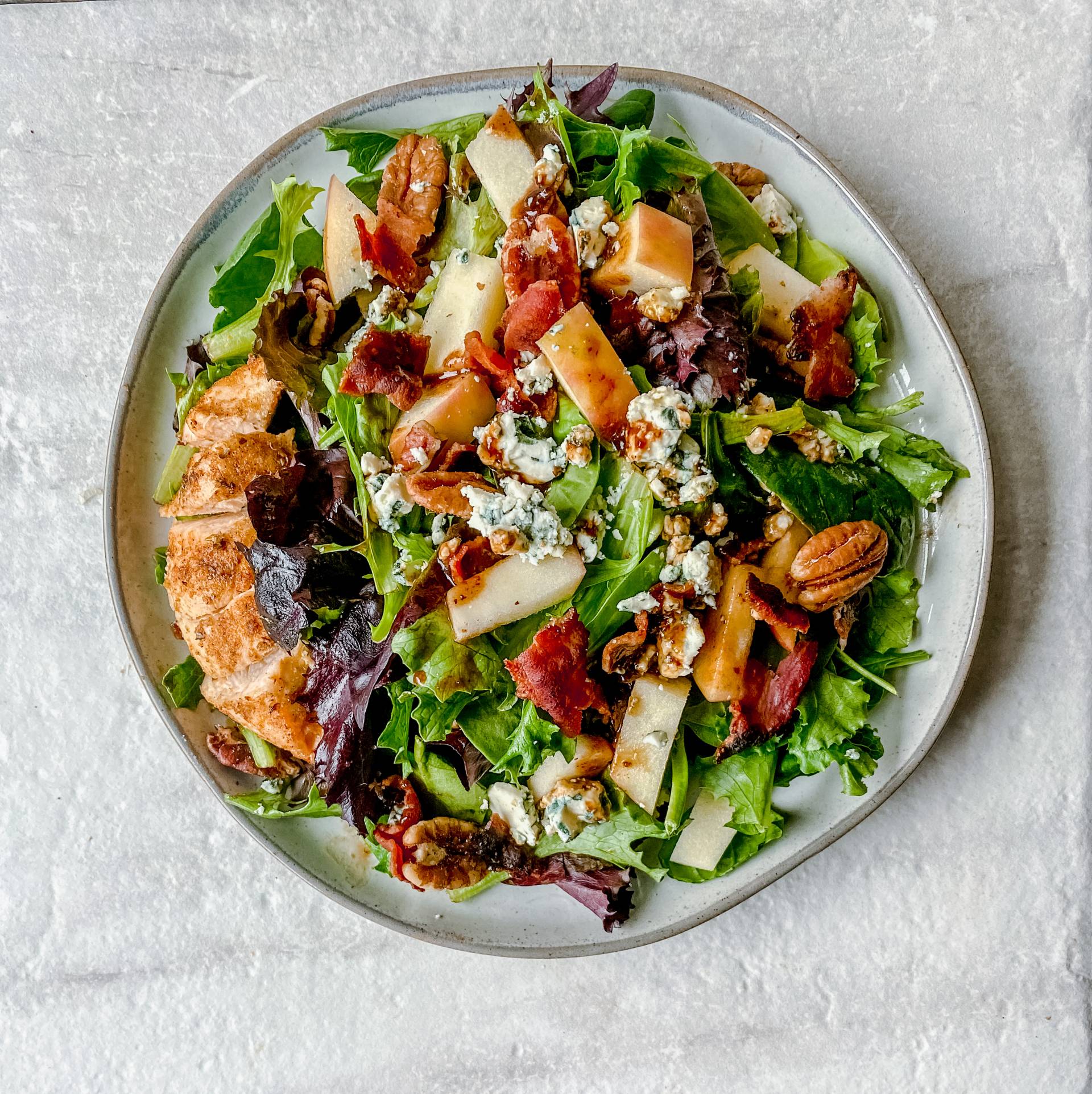Balsamic, Bacon, Blue cheese salad with chicken